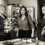 Отойдите от холодильника и объясните, как вы оказались в доме моей дочери