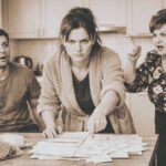 Мама сказала — ты больше не будешь сидеть на моей шее!